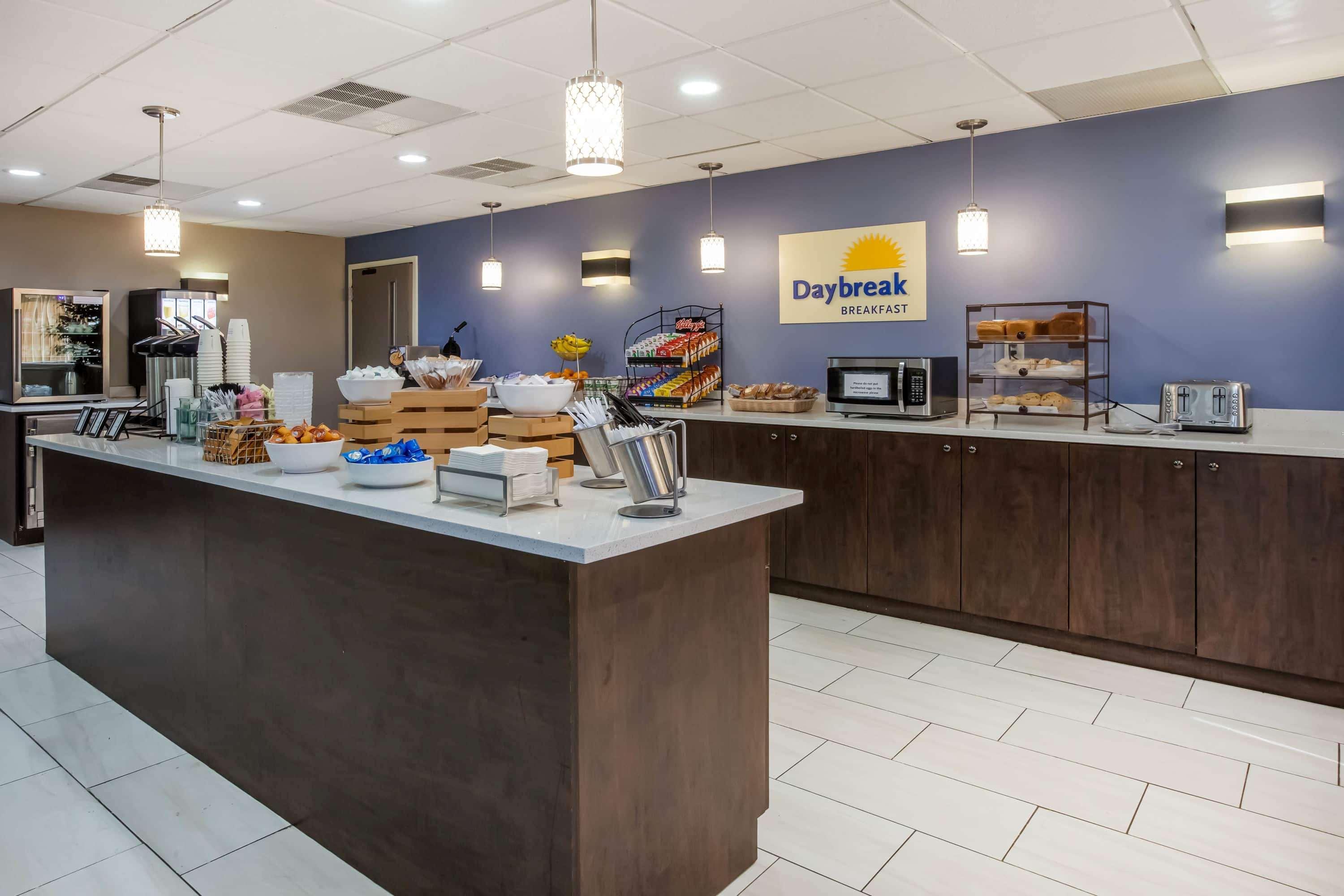 Days Inn & Suites By Wyndham Rochester Hills Mi Eksteriør billede