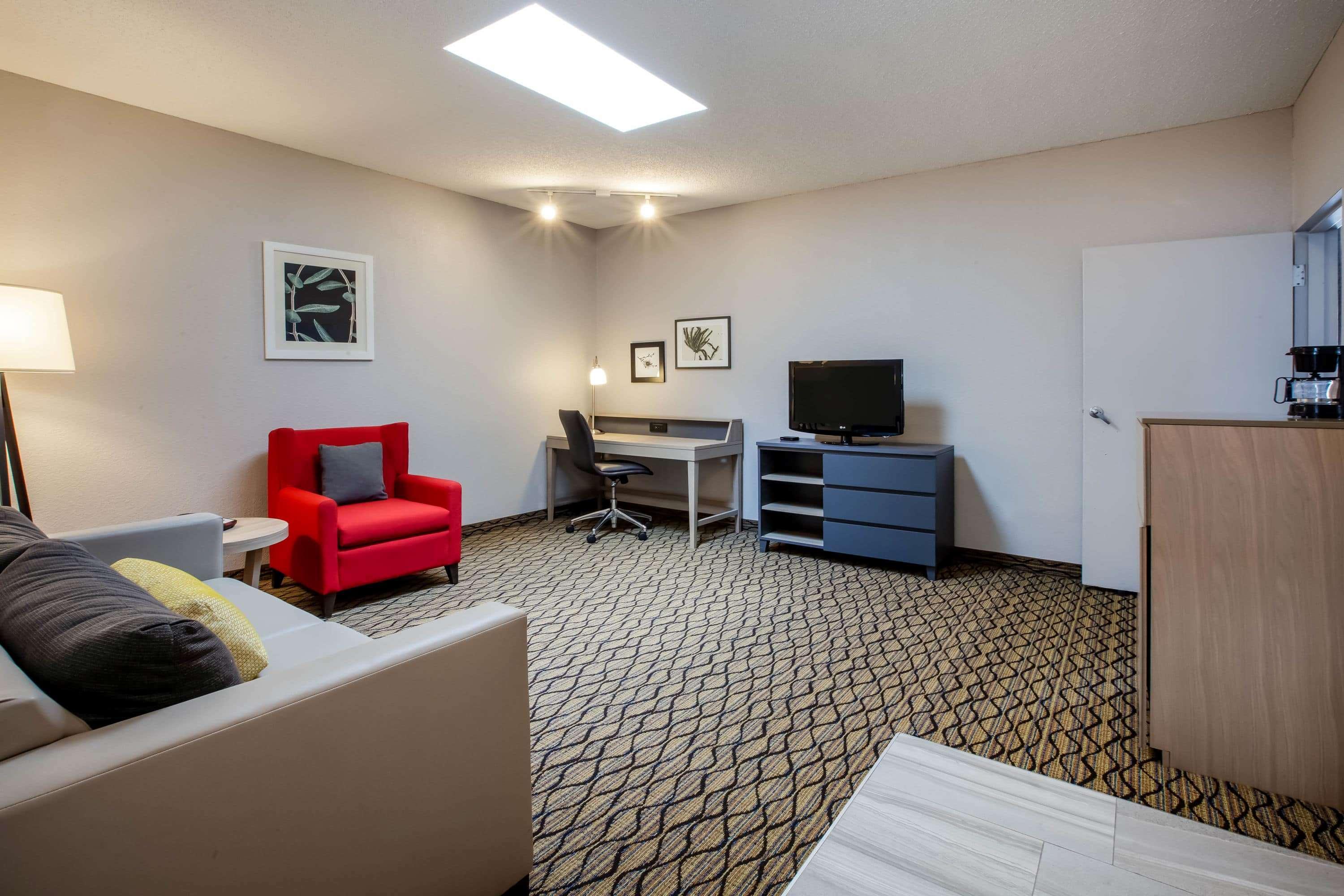 Days Inn & Suites By Wyndham Rochester Hills Mi Eksteriør billede
