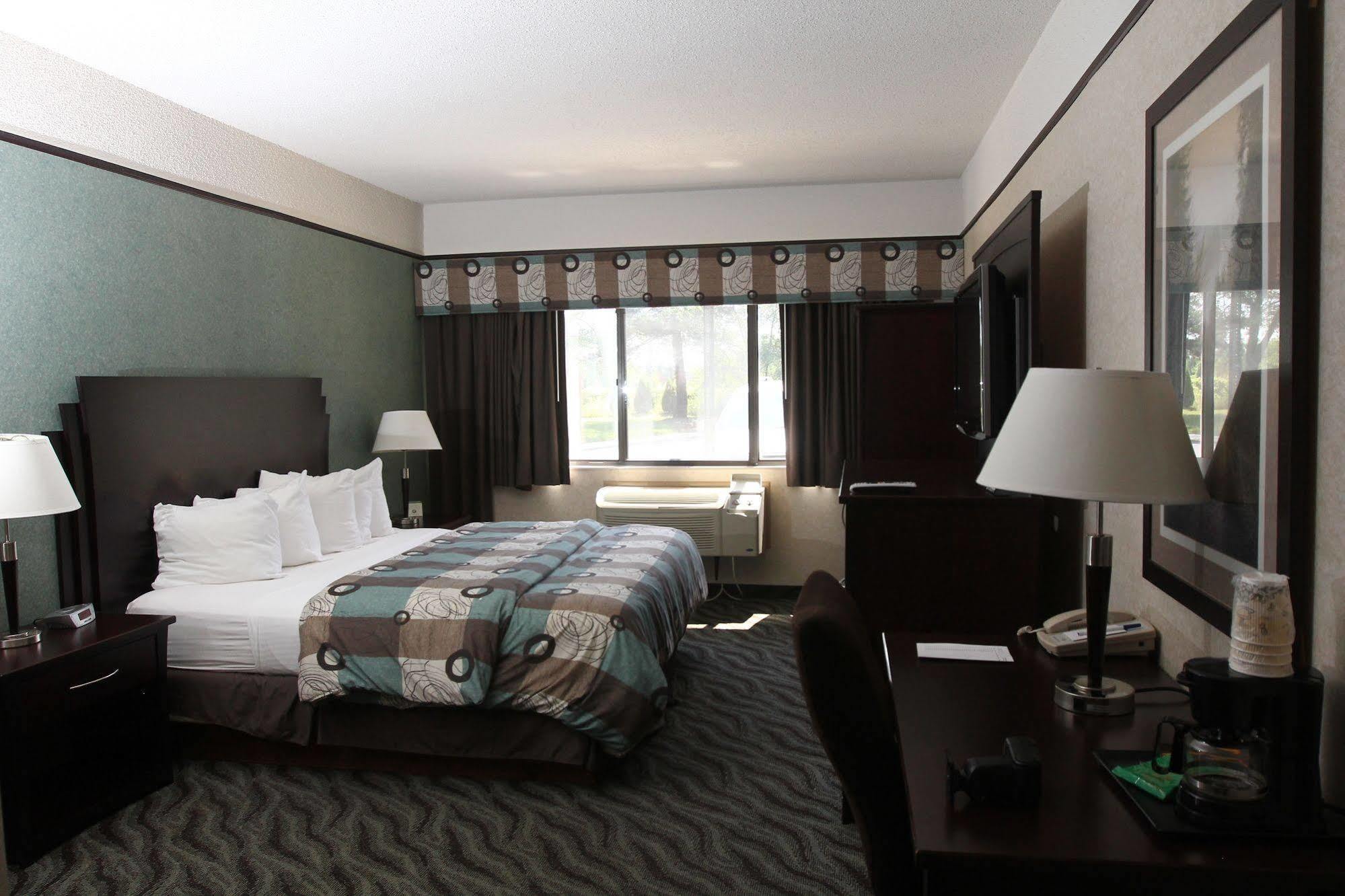 Days Inn & Suites By Wyndham Rochester Hills Mi Eksteriør billede