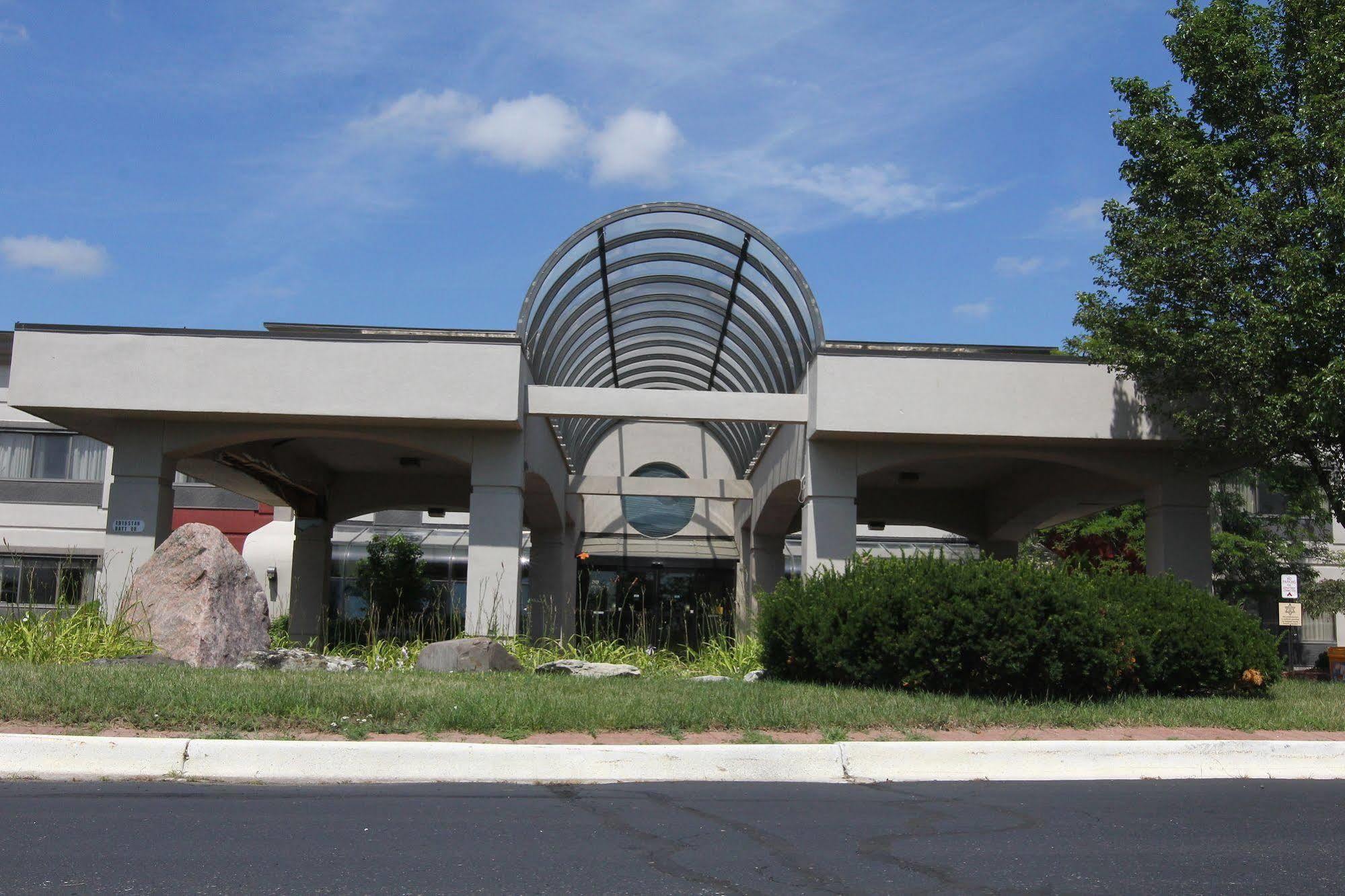 Days Inn & Suites By Wyndham Rochester Hills Mi Eksteriør billede