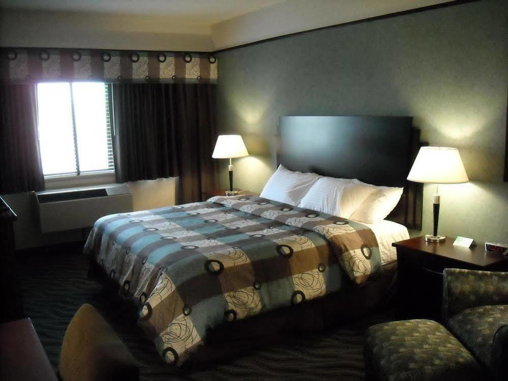 Days Inn & Suites By Wyndham Rochester Hills Mi Eksteriør billede
