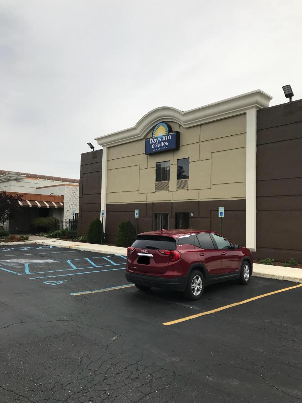 Days Inn & Suites By Wyndham Rochester Hills Mi Eksteriør billede